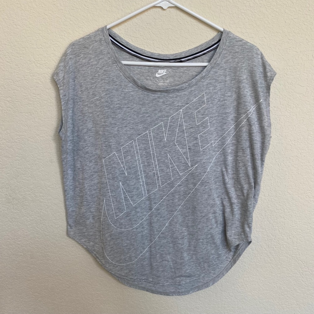 Nike Womens Size Small Sleeveless Crop Gray Workout Shirt